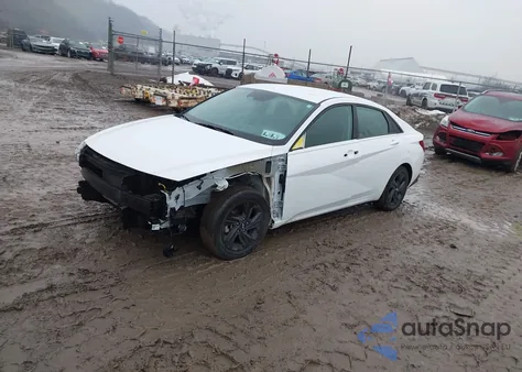 2023 Hyundai Elantra Sel z USA, uszkodzony, nr VIN 5NPLM4AG2PH090267